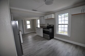 914 23rd St W in Bradenton, FL - Foto de edificio - Building Photo