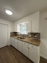 1906 Wilsons Creek St in San Antonio, TX - Foto de edificio - Building Photo