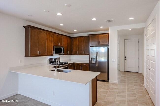 2071 W Bramble Berry Ln in Phoenix, AZ - Building Photo - Building Photo