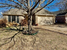 1504 Parkwood Dr in Leander, TX - Building Photo