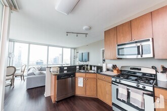 757 N Orleans St, Unit 2009 in Chicago, IL - Building Photo - Building Photo