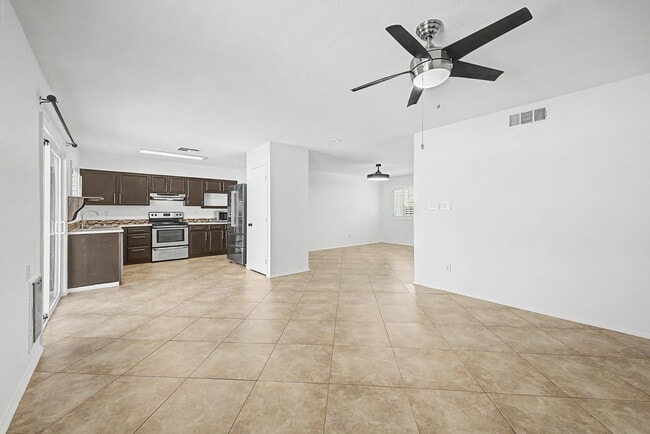 18043 N 33rd Ave in Phoenix, AZ - Building Photo - Building Photo