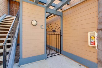 801 Kalpati Cir in Carlsbad, CA - Foto de edificio - Building Photo