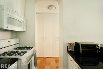 271 W 47th St in New York, NY - Building Photo - Building Photo
