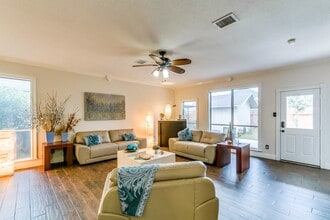 3715 Slocom Dr in Katy, TX - Foto de edificio - Building Photo