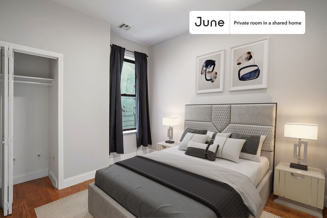 Private bedroom in 4 bed/1 bath Home in New York, NY - Building Photo