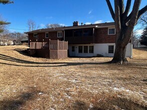 1511 Hillcrest Ct in Bettendorf, IA - Building Photo - Building Photo