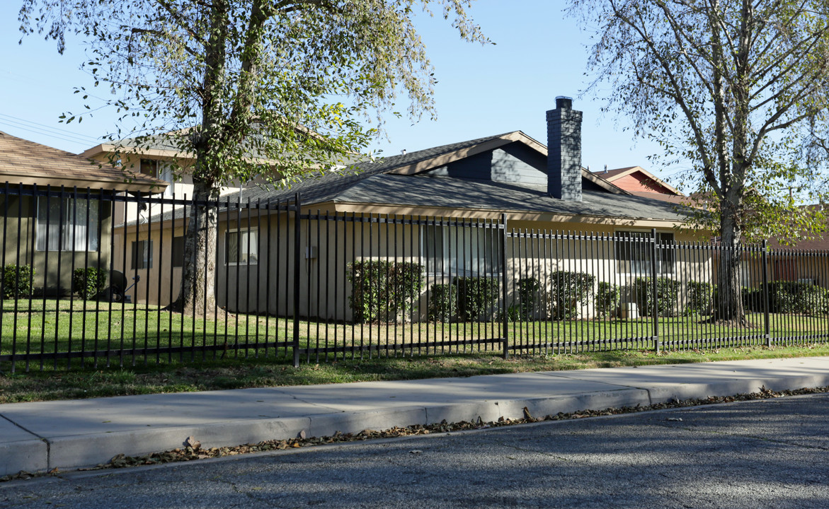 2073 Guthrie St in San Bernardino, CA - Building Photo