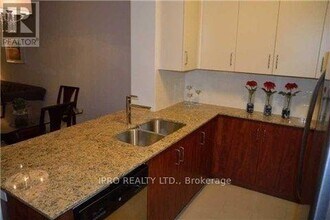 205-2205 Sherway Gardens Rd in Toronto, ON - Building Photo - Building Photo