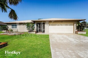 4104 SW 7th Ave in Cape Coral, FL - Building Photo