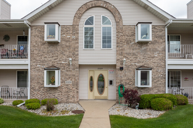 Hartwood Terrace Condominiums in Highland, IN - Foto de edificio - Building Photo