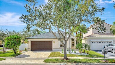 600 Stanton Dr in Weston, FL - Foto de edificio - Building Photo