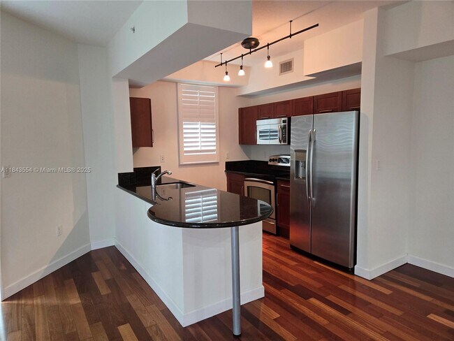 7275 SW 89th St in Miami, FL - Building Photo - Building Photo