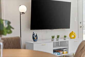 711 W Broadway Rd in Tempe, AZ - Building Photo - Building Photo