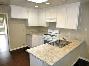 5614 Tarwood Way in Sacramento, CA - Foto de edificio - Building Photo