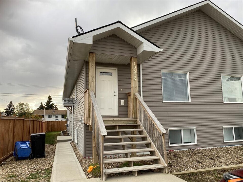 10619-10108 108 Ave in Fairview, AB - Building Photo