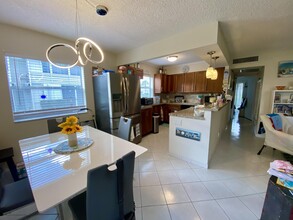 732 Monaco P in Delray Beach, FL - Foto de edificio - Building Photo