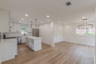 525 Rosemont Dr in Decatur, GA - Building Photo - Building Photo