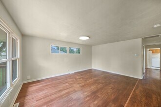 214 Augusta St in Mahomet, IL - Building Photo - Building Photo