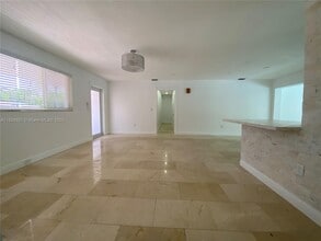 19330 NE 18th Pl in North Miami Beach, FL - Building Photo - Building Photo
