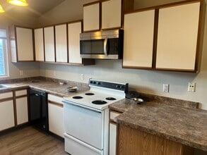 3216 Midvale Dr in Janesville, WI - Foto de edificio - Building Photo