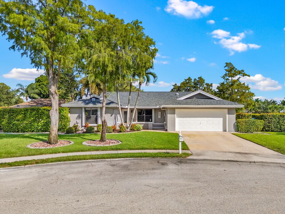 13612 Firewood Ct in Wellington, FL - Building Photo