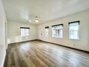 1524 N Sycamore St in Santa Ana, CA - Building Photo - Building Photo