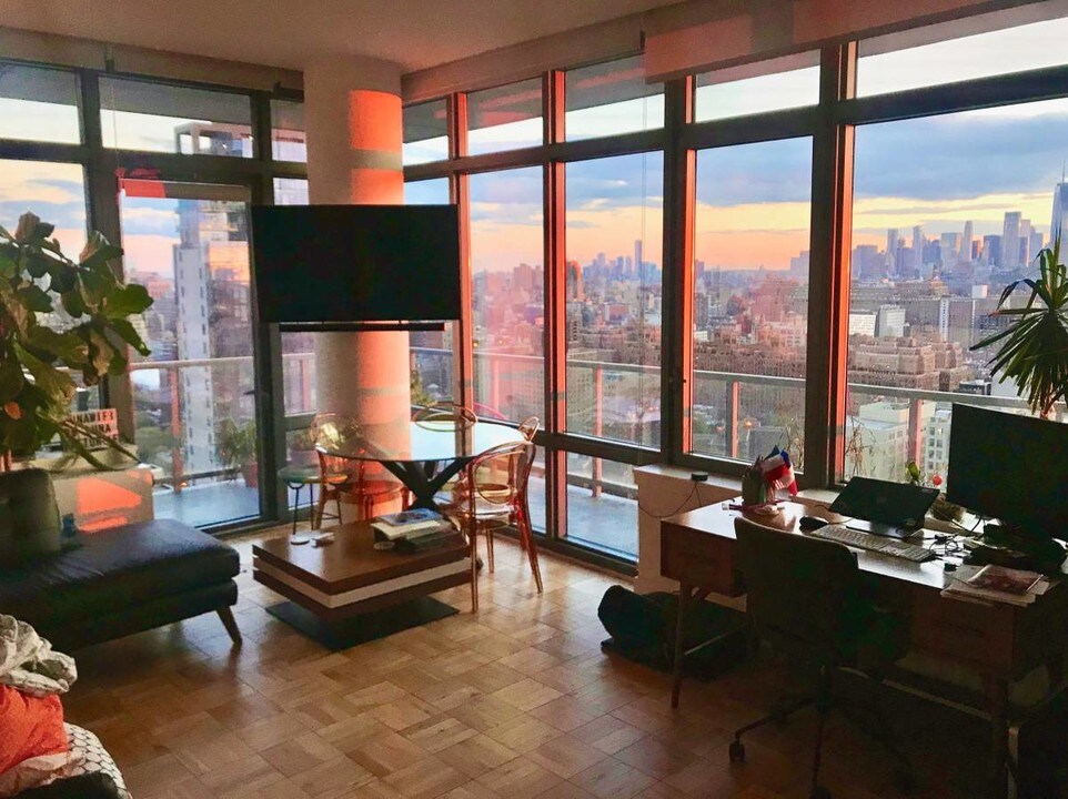 312 11th Ave-Unit -35 in New York, NY - Building Photo