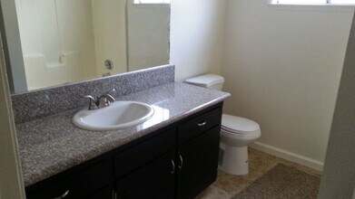 3805 W Meadow Ave in Visalia, CA - Building Photo - Building Photo
