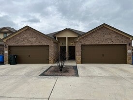 1138 Renee Way in Seguin, TX - Building Photo