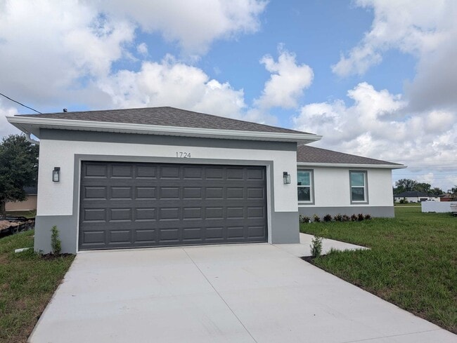 1724 NW 24th Ave in Cape Coral, FL - Building Photo - Building Photo