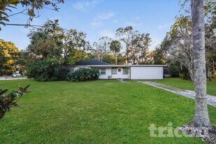 2406 Decottes Ave in Sanford, FL - Building Photo