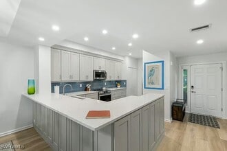 310 La Peninsula Blvd in Naples, FL - Building Photo - Building Photo