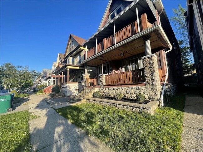 property at 76 Vernon Pl