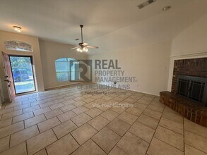 1004 Pikes Peak Dr in Amarillo, TX - Building Photo - Building Photo