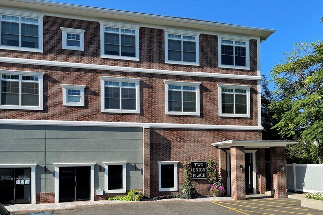 property at 2 Union Pl