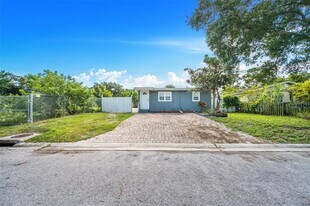 1601 Palm Way in Largo, FL - Building Photo