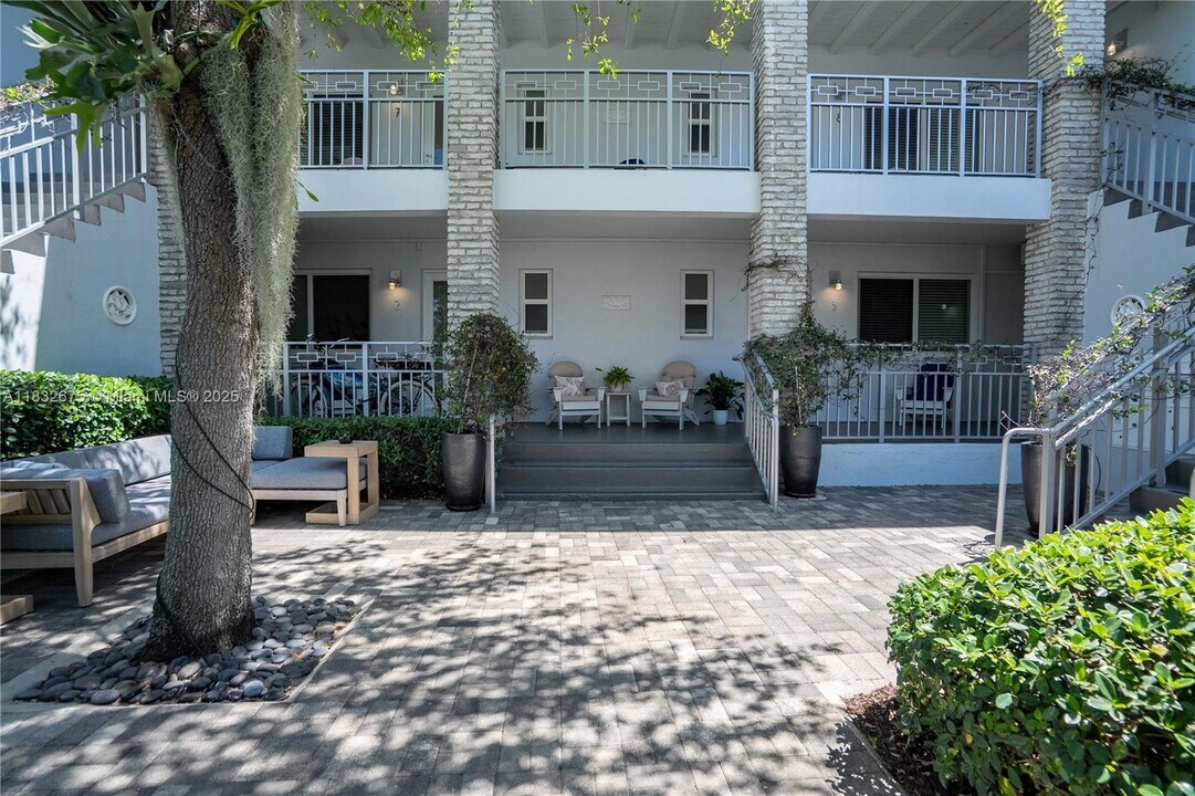 117 S Shore Dr in Miami Beach, FL - Foto de edificio