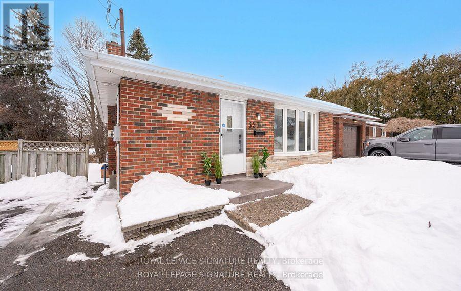 357 Rossland Rd E in Oshawa, ON - Building Photo