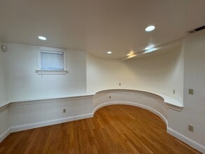 2112 Santa Clara Ave, Unit B in Alameda, CA - Foto de edificio - Building Photo