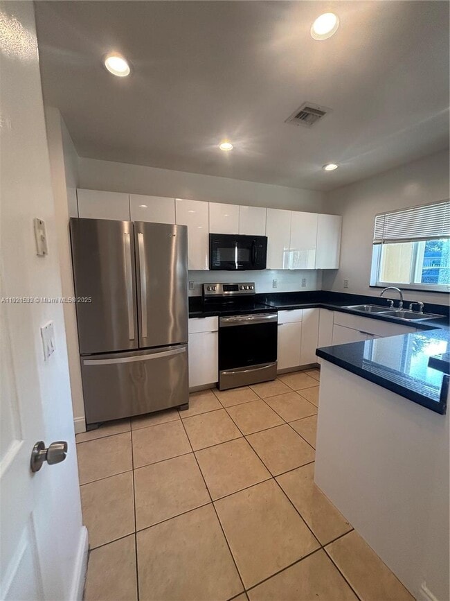 820 NW 2nd Ave in Fort Lauderdale, FL - Building Photo - Building Photo