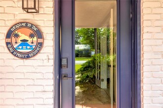 2365 Bay St in Sarasota, FL - Foto de edificio - Building Photo