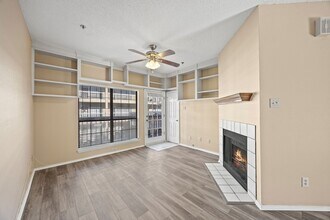 4800 W Lovers Ln, Unit 406D in Dallas, TX - Building Photo - Building Photo