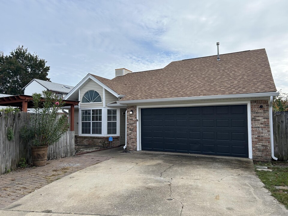 404 Adam St NW in Fort Walton Beach, FL - Building Photo