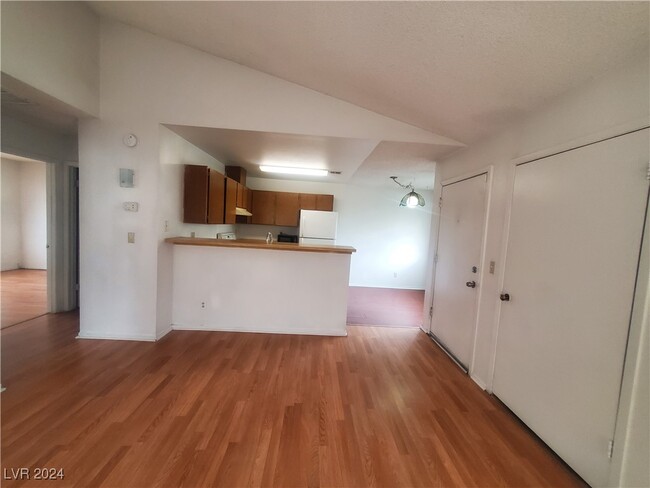 4634 Tracylynn Ln-Unit -C in Las Vegas, NV - Building Photo - Building Photo