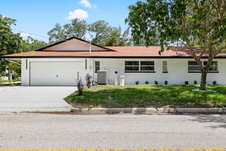 2306 S San Jose Cir in Tampa, FL - Foto de edificio - Building Photo