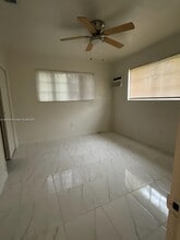 2760 NW 47th St in Miami, FL - Building Photo - Building Photo