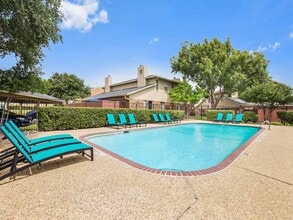 Galleria Townhomes in Carrollton, TX - Foto de edificio - Building Photo