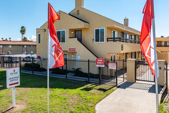 Date Palms in San Bernardino, CA - Foto de edificio - Building Photo