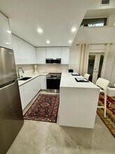 3596 Main Hwy in Miami, FL - Building Photo - Building Photo